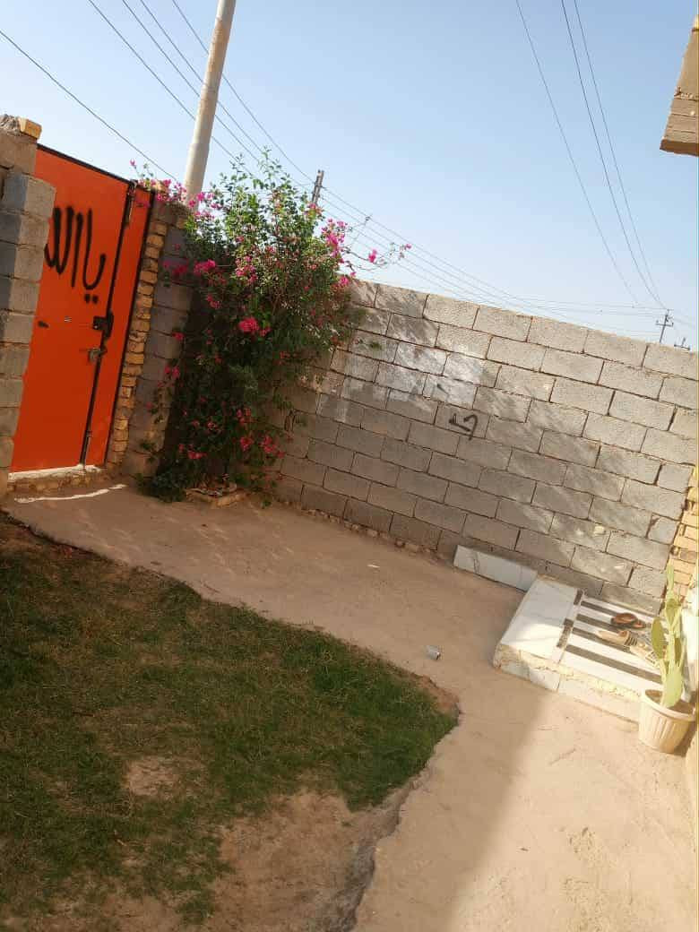 يالله سلام عليكم بيت للبيع  مساحه 550  /4غرف صاله 6*10 ستقبال 8*4 مطبخ 5ونص *4  صحيات داخليه وخارجيه  بناء طابوك كلا صب كونكريت رباط فوك وجوه بيت جاهز علا اخر حبايه كهربائيات تئسيس بوري   شبابيك وبيبان كلا تفصال  بيت جديد مبني للستفسار ***********
