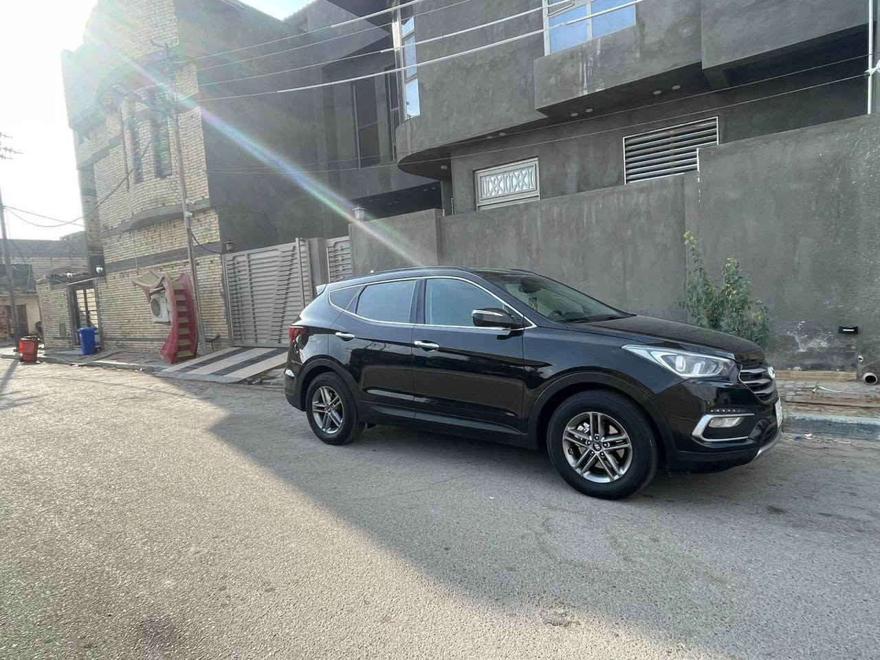 السلام عليكم 
سنتافي موديل ٢٠١٨ 
وارد امريكي حادث بس بنيد فقط والباقي كفالة عامة 
رقم بصرة مميز معوقين وصايرة حرة تحويل ثاني يوم 
مكينة ٤ سلندر 
سيارة فول مواصفات ماعدة فتحة سقف  
لايت زنون يدات كروم 
سيارة جاهزة مكينة كير حدادة تبريد تدفئة 
جديدة كلش سيارة سعر ١٦٠ بيها مجال لشراي 
مكان سيارة بصرة قبلة اتصال هذا رقم *********** البصرة, العراق
