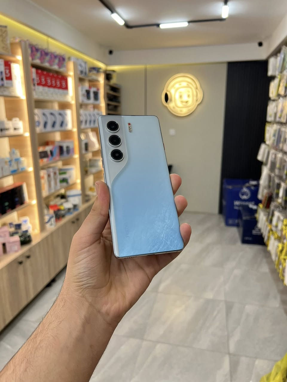 Tecno Camon 40 Pro 5G 🩵💚🖤🤎
بسعر 345 الف فقط مع كامل ملحقاته 🔐🥰

الذاكرة 256GB

الرام 12GB+12GB=24 GB 

المعالج Dimensity 7300 Ultra

ينطيك 90 فريم بالببجي 🔥

شاشة منحنية

تردد الشاشة 144Hz 

كاميرا 50MP

بصمة بالشاشة 

بطارية 5200mAh

جهاز كلش حلو ونظيف ✨

 ورام 8+8 بسعر 325 الف فقط

 النظافه 95% ❤️‍🔥

ما بي اي فرق طبعاً فقط رقم

المكان موصل 

حي الميثاق 

للاستفسار 

***********
