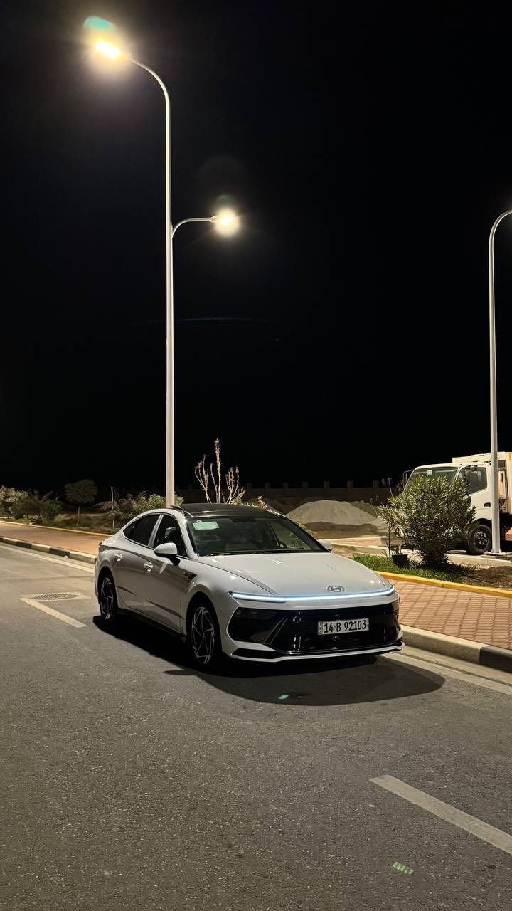 السلام عليكم
سوناتا 2024 خليجي فول مواصفات 
اللون ابيض صدفي
دواخل جلد جملي 
انارة محيطيه 
بانوراما 
شاشة كبيرة 
حساسات 360 درجة 
كاميرا خلفية 
4 انظمة قيادة 
تبريد امامي خلفي 
بردات خلفية 
دخول ذكي 
تشغيل عن بعد 
عدادات ديجيتال 
شاحن لاسلكي 
ماشيه 40 الف 
رقم بصرة حرة تحويل ثاني يوم 
بيهة بارد بالجنطة وكم رصعه بسيطة 
السعر 235 وبيها مجال للطيبين 
مكاني بصرة 
للاستفسار ***********
