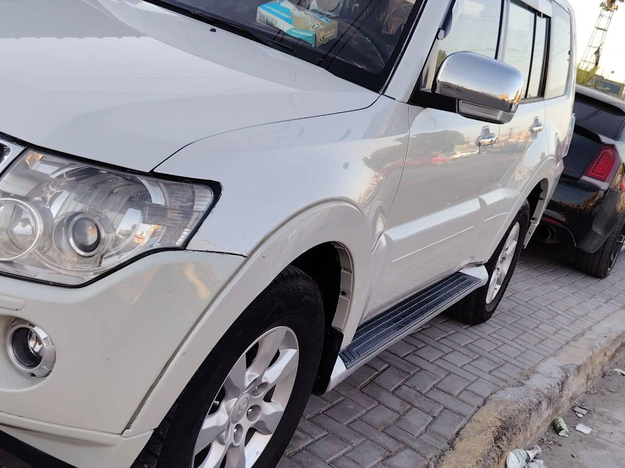 السلام عليكم
باجيرو 2010 حبتور 
فول مواصفات
فتحه 
كشنات تحكم 
دمام
مري شفط 
مكينه 3500
ماشيه  176الف 
كفاله عامه السياره مال جناي 
رقم اربيل بسمي مداور ثاني يوم
مكاني البياع الشرطه الخامسه 
السعر 160 وبيها مجال بسيط 
***********
