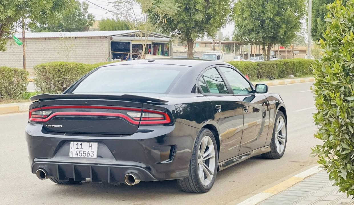 يالله
جارجر 2018 اصل اسود شذري 
مكينه 3600 
بدون ايرباك 
ماشيه 129 m
بيه قطعتين صبغ وقطعه تبديل سونار والحادث مرفقات 
رقم بغداد بسمي 
سياره جديده ومناسبه 
استخدام شخصي 
فول عدا الفتحه 
السعر 173 
مكانه بابل 
***********
