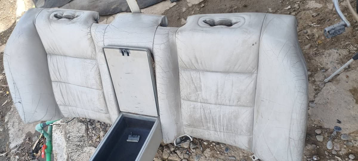 تم فصال كشنات و بطانه سقف فقط لون ابيض .
موصل حي عدن سايدين التنانير مقابل مولدة أية الرحمن.
***********
#BMW
