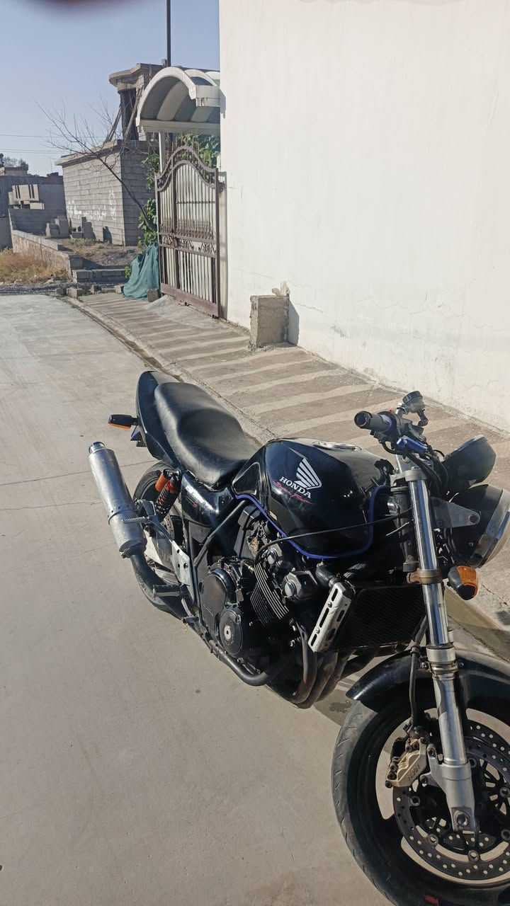 سلام عليكم للبيع 
سيبي فور cb400 كير محرك بلشرط 
مكاني كركوك 
‏‪***********‬‏
