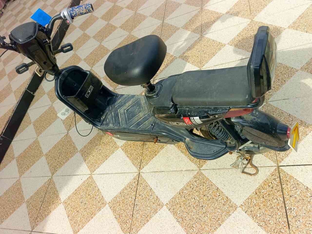 دراجه شحن للبيع نضيفه كلش جاهزه بيها بس  بنجر مكان ناصريه لاستفسار ‏‪***********‬‏
السعر خاص 🫶🏻
