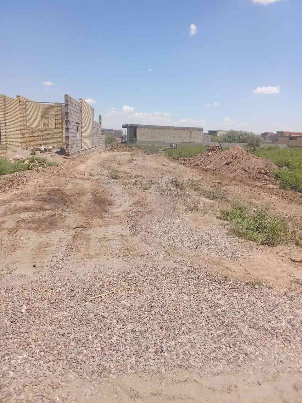 الستفسار 
***********
***********
قطعه لبيع مساحه 300متر واجه 7متر ونزال 43متر عنوان حي الوحده شارع المحيط خلف بيت المرحوم كوان حسين  الحسين
