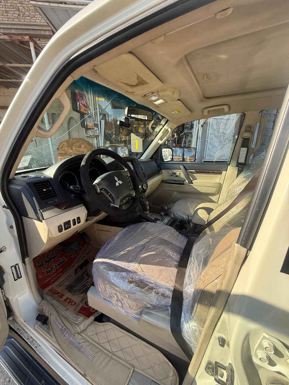 السلام عليكم. باجيرو 2014 حبتور فول مواصفات السياره كفاله عامه رقم بغداد باسمي تحويل ثاني يوم. بيع مستعجل السعر 150 وبيهه مجال. مكان السياره كوت مركز المدينة. رقم الهاتف. ***********
