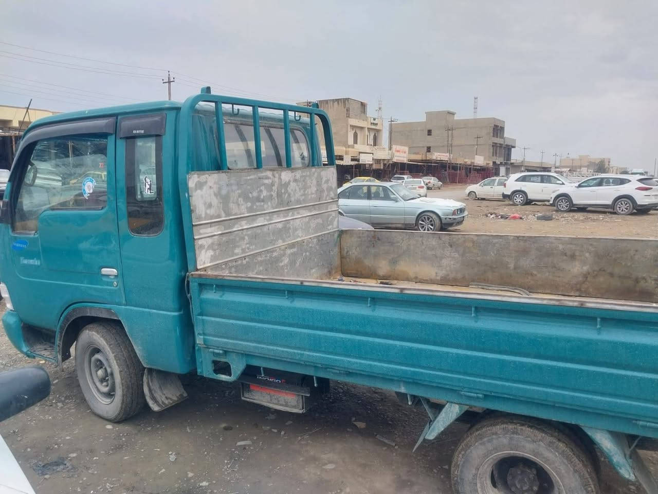 السلام عليك ورحمه الله 
سياره سامسون موديل 1999
جاهزه من كلشي برغي مانقص بيه 
رقم النكليزي جاهز 
تخم تاير امامي خلفي
صدر جديد 
مكينه كير مكفوله 
صبغ مابيه ماعده بس البدي تكحيلات القمياره بلاديه
 رقم تلفوني ***********
