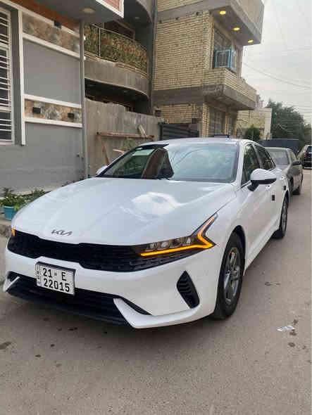 السلام عليكم عندي كي فايف موديل 2023 للبيع سيارة جديدة وارد امريكي رقم سليمانية هستوني مرقمها ع ايدي بيها قطعتين صبغ فقط وبيها لغد معمر اثر الحادث صور الحادث مرفقة بالمنشور ماشية 16 الف فقط مواصفات 
1-بصمة 
2-شاشة جبيرة 
3-كامرة دوارة 
4-اشاير بالمري 
5-تحديد مسار 
6-ويل كب 
7-رادار امامي 
8-رادارات جانبية 
9-اربع وضعيات قيادة 
10-لايتات زنون عالي ناصي 
11-لد امامي 
وبعد بيها مواصفات مكان السيارة بغداد الطوبجي للاستفسار الاتصال *********** رايدها ب 155 وبيها مجال بغداد
