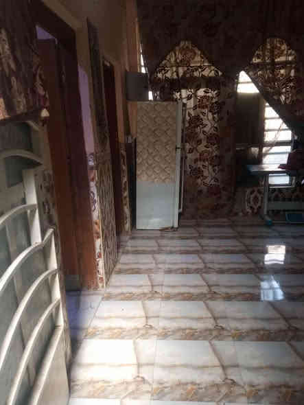 بيت للبيع 

مساحة 132م 

طابو زراعي 

يحتوي على
 
-استقبال 
 
-صاله 

-غرفه 

-صحيات خارجية 

-حمام. داخلي 

العنًوان / الحمزة الغربي _شارع علي قماره

السعر ٥٣ وبي مجال 

للاتصال والاستفسار 
***********
