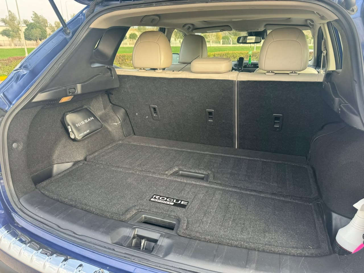 نيسان رؤگ سپؤرت مؤديل 2022  مواصفات SL دةبل اكسل  فول فول مواصفاتة ناو كريمية
سةيارةكة بي بؤياغ بي ايرباگ تةنهـا ١ چاملغي پيشةوةي كليري امريكاية سةيارةكة رةقةم و سةنةوي نويية بة ناوي خؤمة گير و مةكينة و هـةموو شتي بةشةرت 
0750 485 8947
