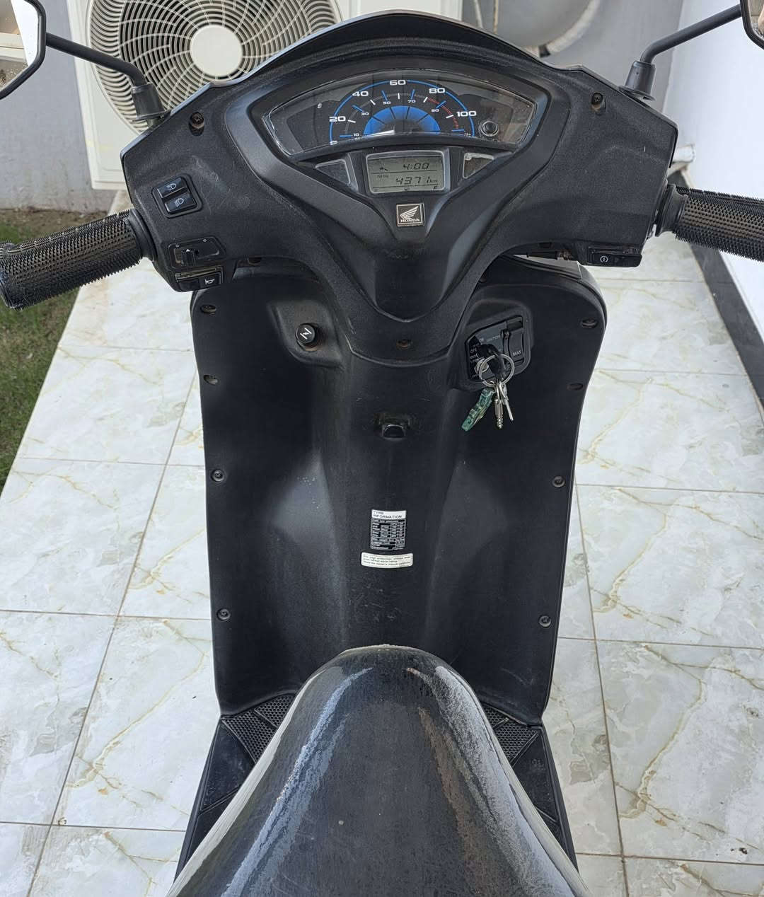 السلام عليكم
للبيع دراجة نارية هوندة ياباني اللون رصاصي حجم المحرك ١٢٥ السرعة ١٠٠ وبيها شاشة ذكية  ماشية الدراجة ٤٣٧١ وبيها شخوط كما موضح بالصور والمشتري يجي يشوف ويدلل

 للاستفسار عن السعر الاتصال على هذا الرقم ومتواجد واتساب 
***********
