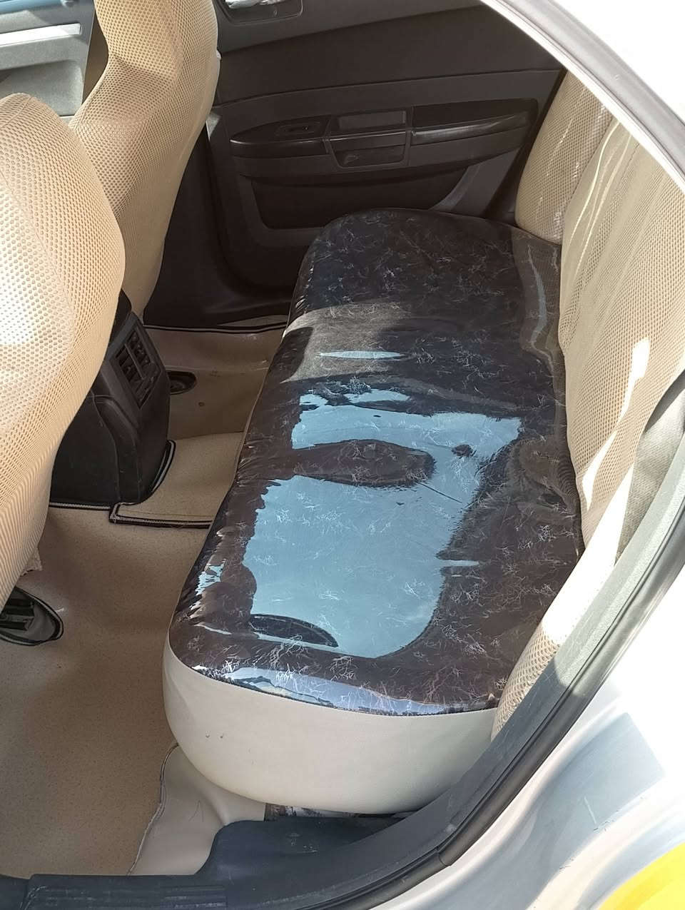 السلام عليكم 
اوباما 2010اصل
 كير ومكينة مكفولات 
تخم تايرات 
حدادية جديده 
منضومة تبريد
دواخل دوشمة 
رقم دولي عمارة 13A

السعر110وبيهة مجال 
الرقم ***********
