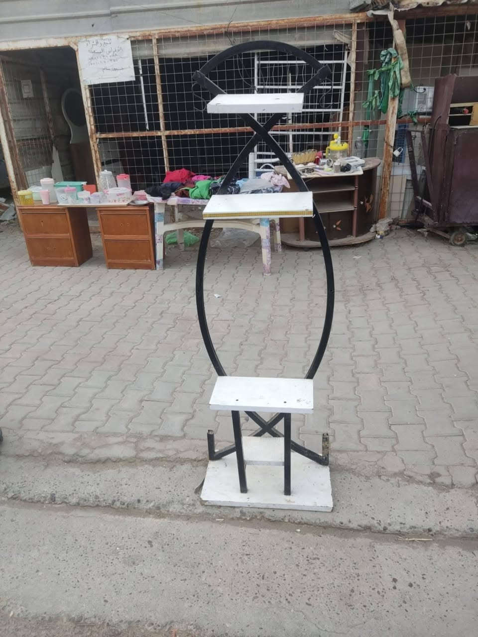 بسم الله
غراض للبيع العنوان المحمودية مقابل المركز الصحي 
والمحل الثاني شارع قيم َمقام قرب الوكيل ابو كريم ويوجد ايضآ باله في مجمع المنصور التجاري خلف عمارة الخضيري و مقابل البيت التركي
***********
***********
