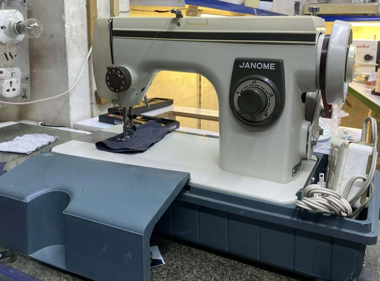 جانومي ياباني خياط عدل شرط برغي ممفتوح بيها وتخيط من الفيزون للجلد


**إذا كنت صاحب هذا الإعلان وتريد حذفه لأي سبب، رجاءا أرسل رسالة إلى الدعم الفني**