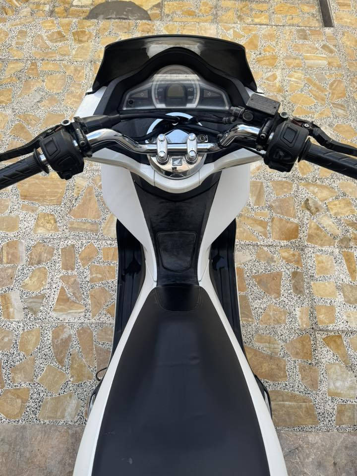 Pcxدراجه الجيل الثاني  
ماشيه ١٧ 
حساس زدحام A
استان كهربائي 
بصمه 
السعر ١٣ وبيه مجال 
مسيان المجر الكبير 
***********
