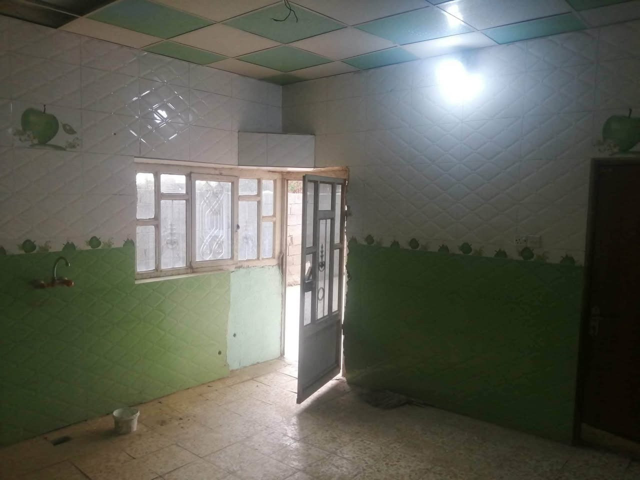 بيت للبيع/حي الفرات قرب ملعب بيت جفات مساحة 290م
السقف صب مسلح/أرضية سيراميك
السعر /45 مليون
للتواصل/***********
