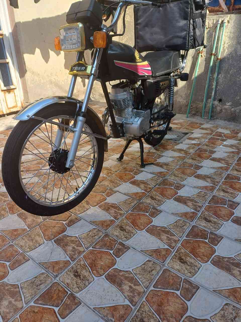 دراجه للبيع تعمير 2025 نامه اصلي والشاصي 2023نامه اوراق اصولي مكان دوانيه الشراي يتصل *********** سعرهة مناسب
