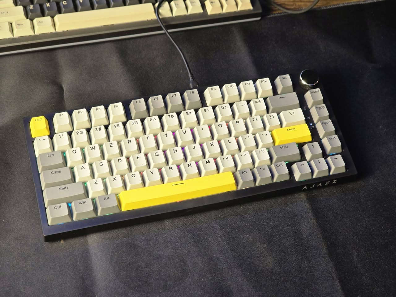 يا الله 

عروض العيد 🔥🔥
اخوان كيبورد بهذا الشكل
 Ajazz AK820 75%
يجي مع كامل ملحقاتة جديد فقط الكارتونة شوي متضررة 
بس هوة جديد ما مستخدم 

سعرة قبل العرض
 50الف❌️

بعد العرض صار 35 الف 🔥🔥

والتوصيل مجاني لجميع محافضات العراق 🚚


**إذا كنت صاحب هذا الإعلان وتريد حذفه لأي سبب، رجاءا أرسل رسالة إلى الدعم الفني**