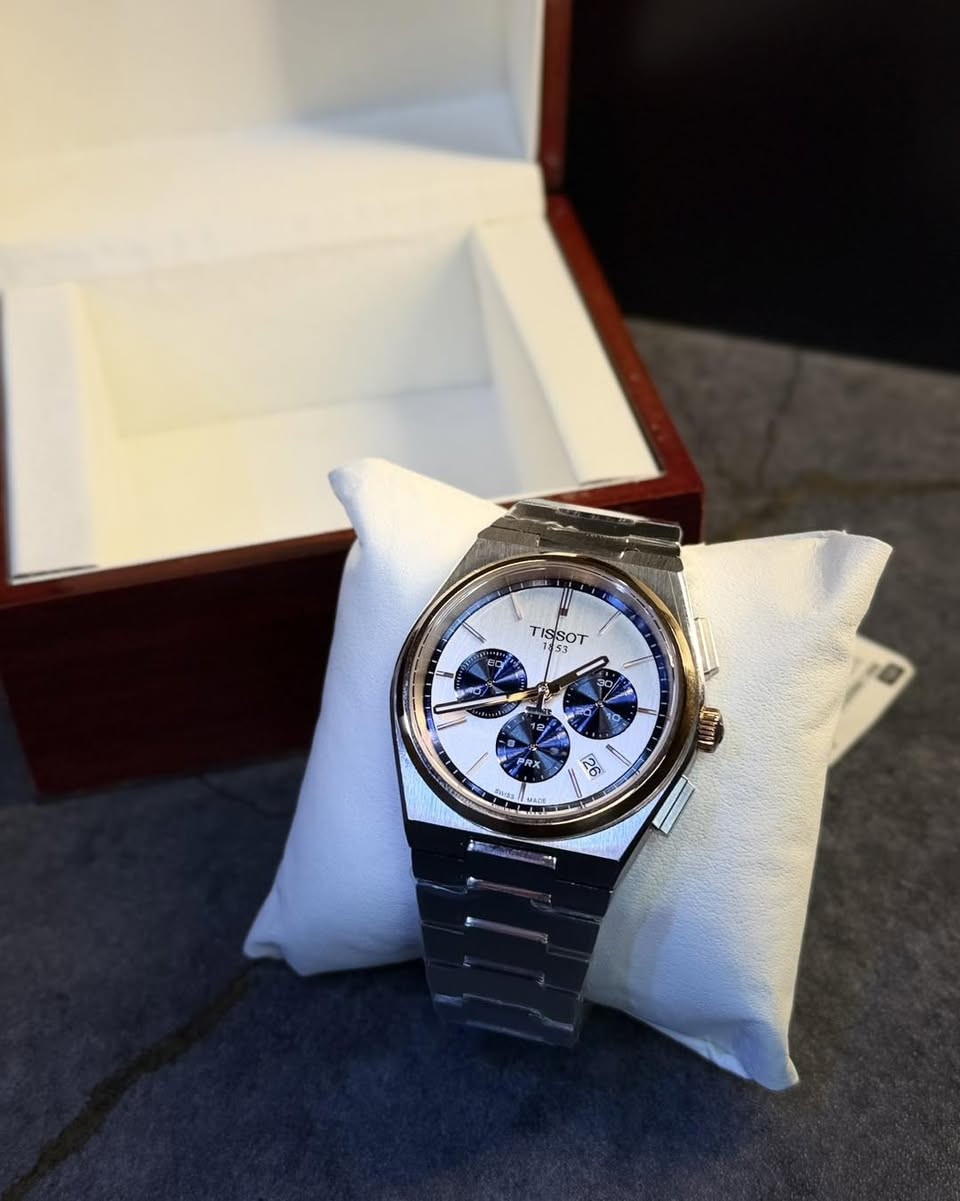 أعد تعريف الأناقة مع تيسو PRX كرونوغراف 👑"
الجسم:
• لمسة من التاريخ: "تجمع بين إرث صناعة الساعات السويسرية الأصيل (Est. 1853) والتصميم العصري الجذاب.⌚️"
• تصميم مذهل: "المينا الفضي المزدوج مع عدادات زرقاء غامقة متباينة تلفت الأنظار، والإطار الذهبي الفاخر يضفي لمسة من التميز.✨"
• الأداء والدقة: "ليس فقط المظهر، بل الدقة والوظيفة بفضل حركة الكرونوغراف الموثوقة.⚙️"
• التفاصيل تهم: "انظر إلى التفاصيل الدقيقة: المسمار المحفور عليه شعار "T" على التاج، والتاريخ المدرج بعناية، وإطار التاريخ المحاط بالذهب.💎"

📦 التوصيل متوفر لجميع المناطق.

📲 للطلب أو الاستفسار عن السعر، تواصل معنا عبر الرسائل الخاصة أو من خلال الواتساب: [***********]

#عنواننا قضاء النعمانيه مجمع الطالقاني 

#Tissot #TissotPRX #TissotWatch #Chronograph #SwissMade #LuxuryWatch #WatchAddict #WatchGram #InstagramWatch #MensWatch #StyleInspiration #GiftsForHim #JewelryGram #Finesse #TimelessElegance
