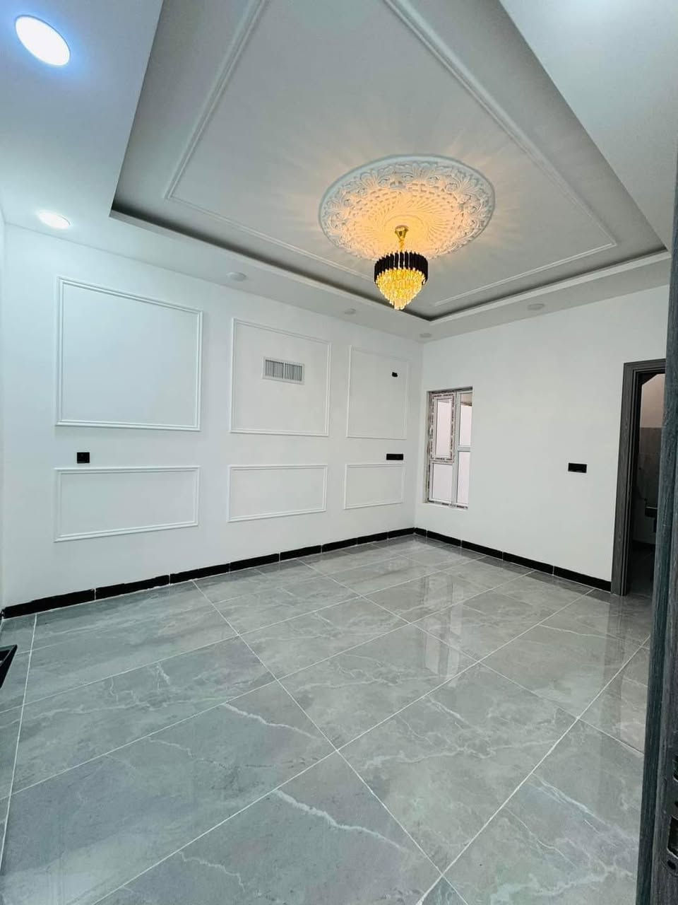 داران للبيع ⬇️⬇️
حي السكر قرب مجمع الاوربي🏛️🏛️

المساحة ١٥٠ متر بناء حديث جدآ 📐📐

طابقين  ٦ غرف نوم مع استقبال ومطبخ وصحيات📐📐

يقع عل شارع ٢٠ متر 📐📐

للاستفسار *********** /*********** ☎️

مكتب الكوفة سايدين شقق الحدباء🏢🏢
