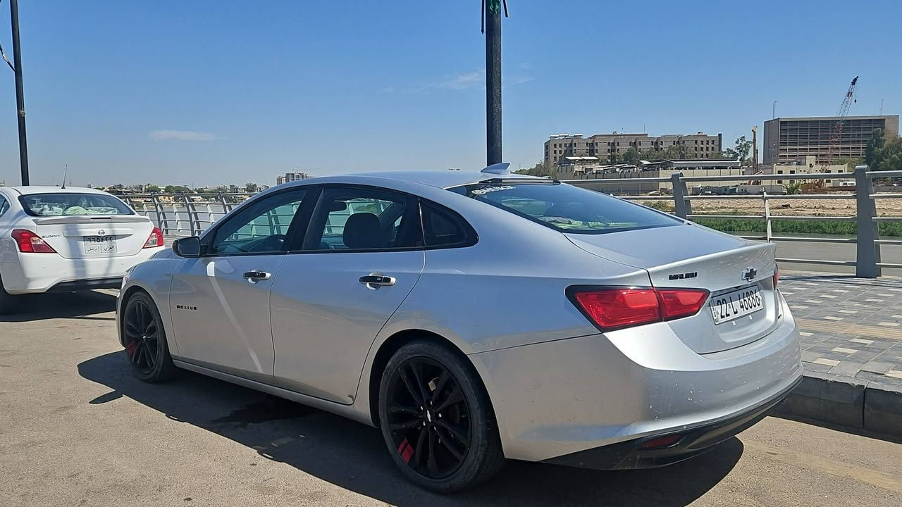 Malibu 2018 LT Redline
كير AT 
داخل جلد اسود 
 المقاعد الاماميه ثنينها كهرباء  +تدفئة كراسي 
شاشه كبيرة كار بلي واندرويد اوتو 
شاشه اعطال ملونه + عداد ١٦٠
تبريد قطعتين + منافذ شحن سريع وكهرباء
نظام صوت بلادي ٩ سماعات من Beats Studio 
ويل ١٩ اسود بلادي 
مري سود + اشاير بالمري 
٤ بصمات والصندوك قاصة + تشغيل عن بعد
السياره ماشيه ١٤٠ الف كيلومتر 
رقم اربيل مميز دولي سنويه لل٢٠٢٩ وشرط التحويل
حادثها جاملغ وبنيد جهة السكن بدون دواخل
وبيها بارد يم قبغ البانزين قليل كلش موضح بالصور 

السعر 100$ مكاني بغداد السيدية 
***********
