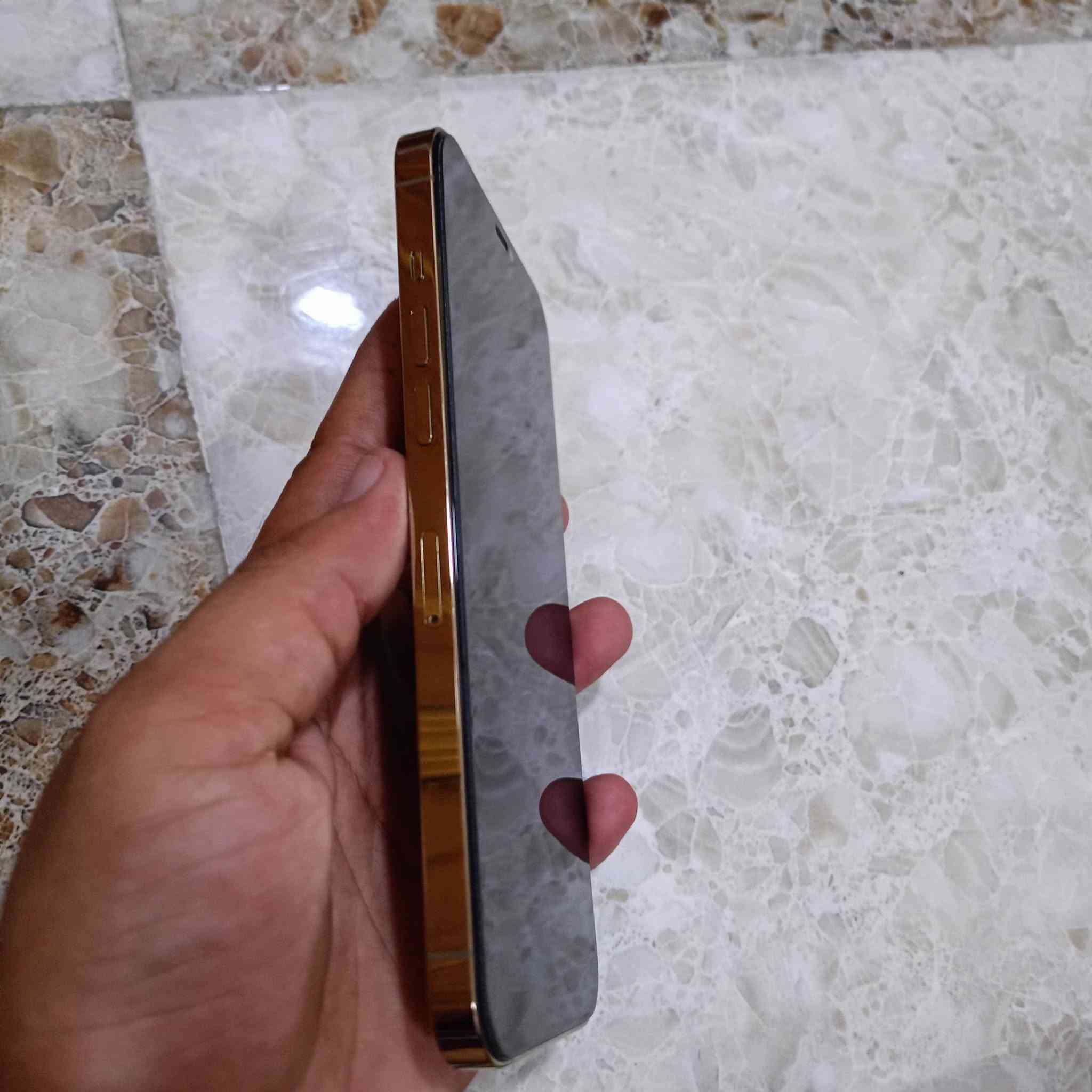 السلام عليكم  ايفون 12 برو ماكس ذاكره 256 مبدل بس بطريه اصليه.  جهاز جلخ مابي فيس ايدي شغال  السعر 425.    ***********
