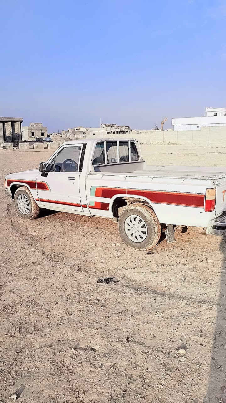 سلام عليكم بيكم 1988للبيع رقم صلاح الدين صبق عام جماليه 40$ومجال تخم تاير جديد باتري جديد سياره جاهزه ماعايزها شي تركب وتمشي ترايك للبصره***********المكان صلاح الدين ناحيه الحجاج
