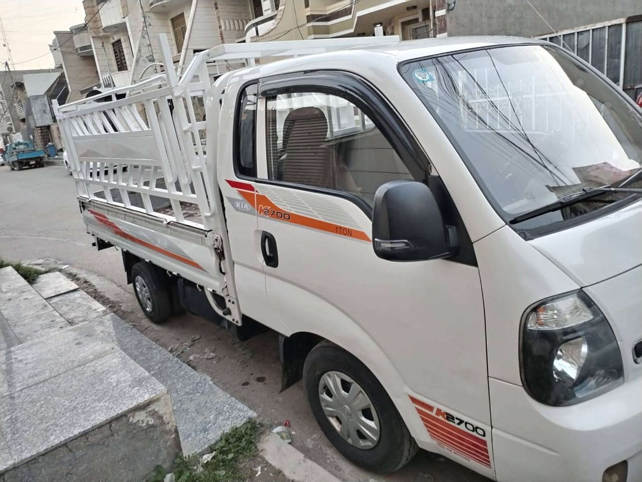 كيا حمل للبيع موديل 2018 رقم بغداد انكليزي محرك 2700 مفتوح مكفولة من الصبغ فقط رصعات السعر ب115 ورقة وبيهة مجال مكاني بغداد حي الجامعة للاتصال ***********
