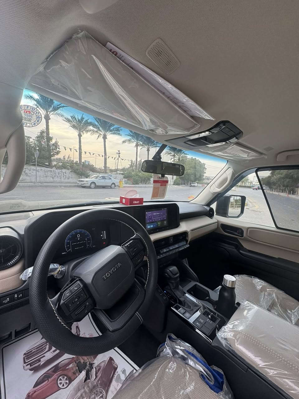 السلام عليكم برادو 25 R0
الموصفات 
حساس خلفي امامي فورويل 
تشغيل عن بعد 
مري شفط
شاشه كاميره 
داخل مخمل 
السياره ماشيه 8000
عليها ppf
سياره ساز داخل الضمان 
السعر 46700$
وبيها مجال بسيط 
مكان السياره شارع فلسطين 
***********
