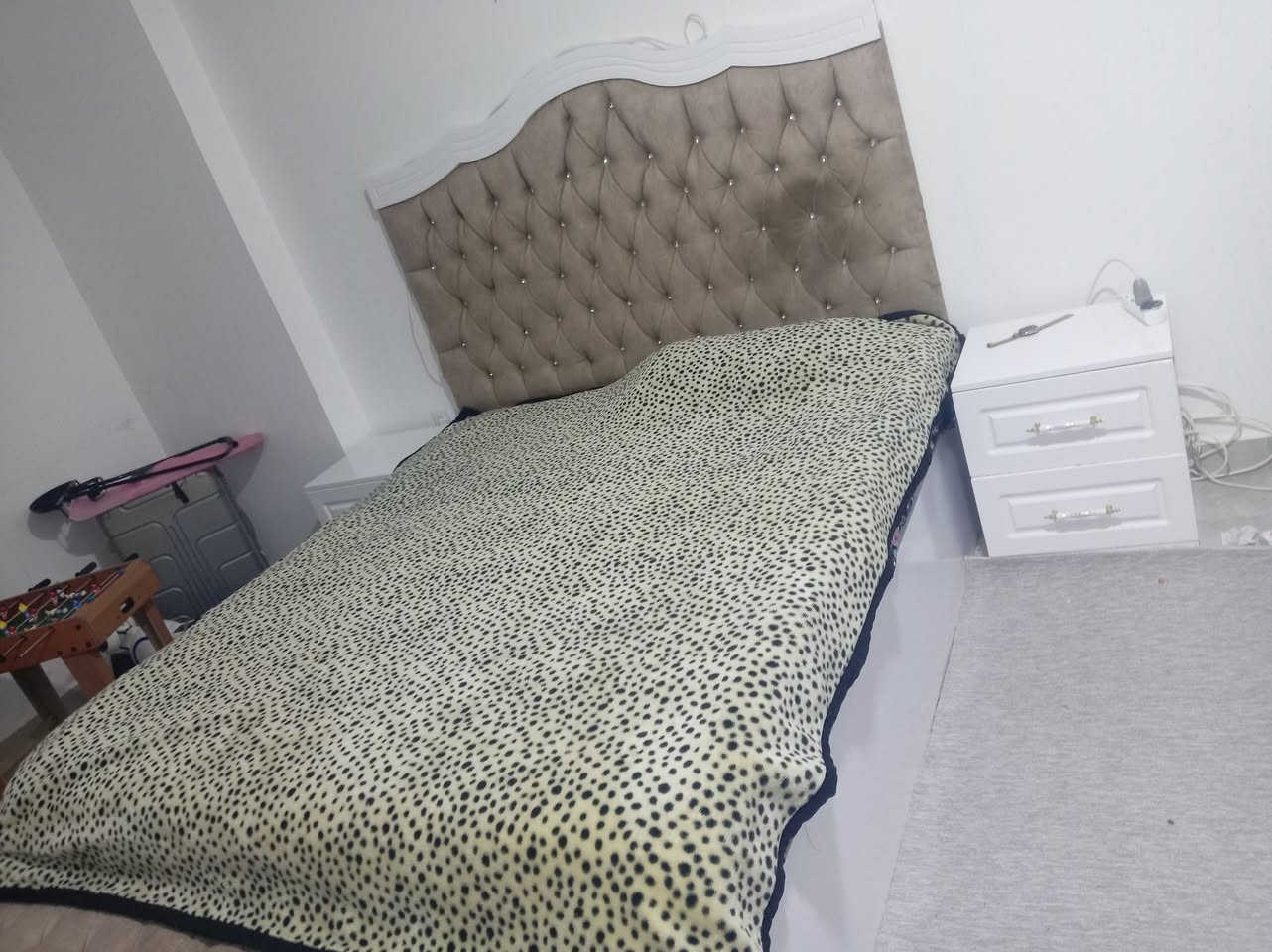 غرفت نوم للبيع ***********
