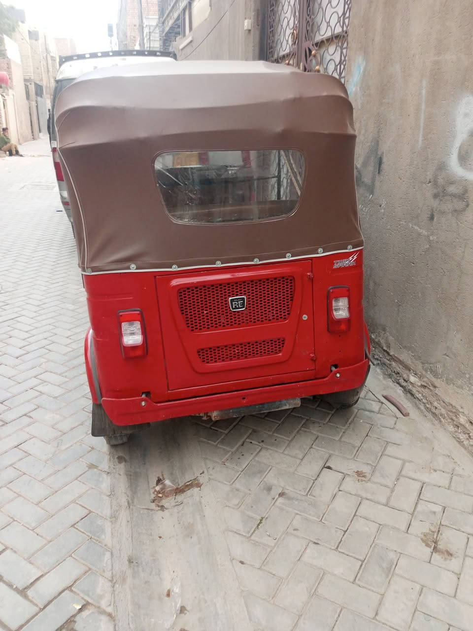 سلام عليكم تكتك 22شهر 8 رقم وسنويه بيه لغد مصبوغ وبيه بص الباب 3اصابع ومعمره خياسات كامله كهربائيات تخم تاير جديد سعر ٨وبيه مجال مكاني مدينه الصدر ***********
