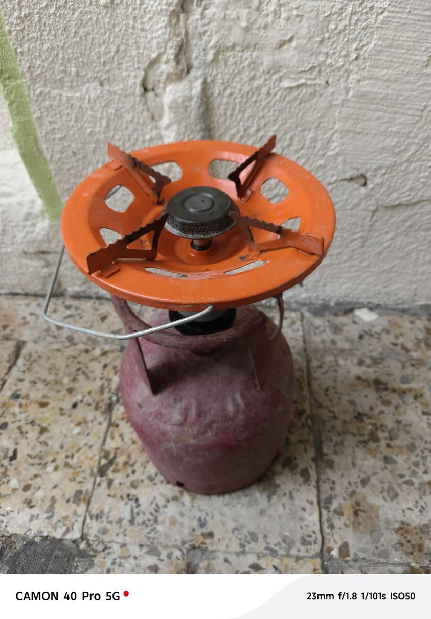 السلام عليكم ورحمة الله وبركاته
كوزان للبيع مع قنينه عراقية اصليه مكاني غزاليه
السعر ٤٠ ألف وبي مجال قليل
***********
