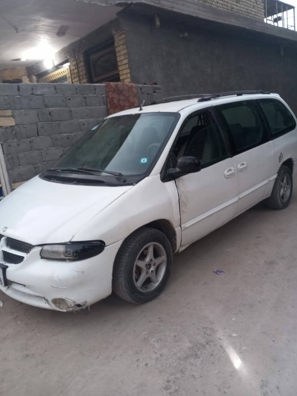 دوج كرفان ٧راكب موديل 2000رقم دولي السعر 45بي مجال حك الجيه مكان السياره قريه السوره قرب سيطره الآثار ***********
