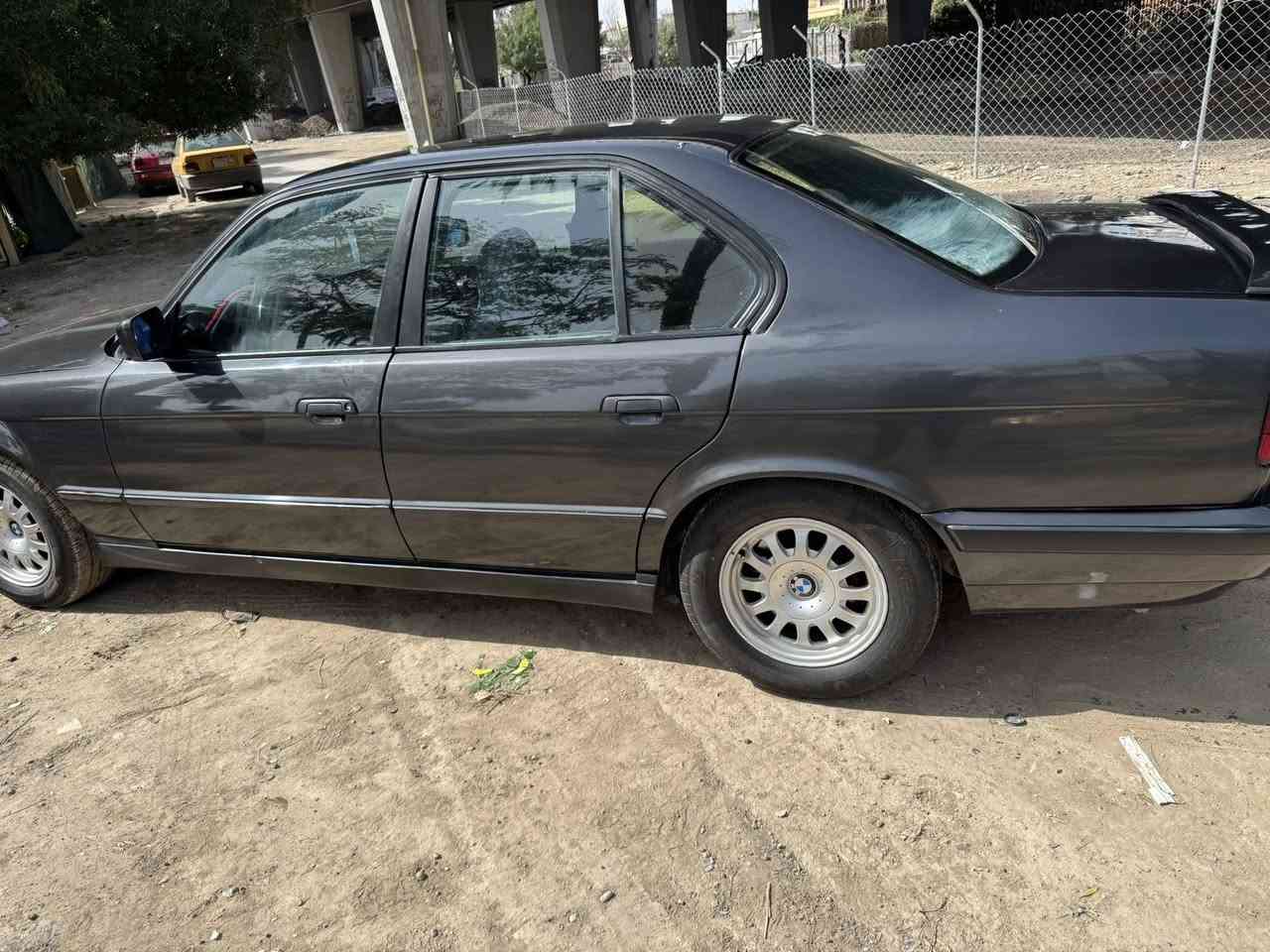 سلام عليكم بي أم حجم ٥٢٥تخم تاير صبغ جديد هزه ورقم جديد بسمي صدر امامي خلفي ممتاز كهربائيات كلهه تشتغل تبريد ميشتغل مكان بغداد شارع حيفا السعر ٤٥وبيهه مجال ***********موديل ٨٩
