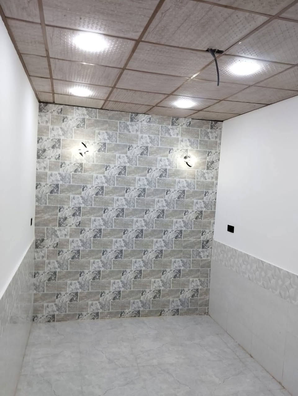 بيت 50متر قوس وفاء للبيع طابق ونص عكاده جدا نضيف شارع 15 متر فارغ وجاهز السكن ***********
