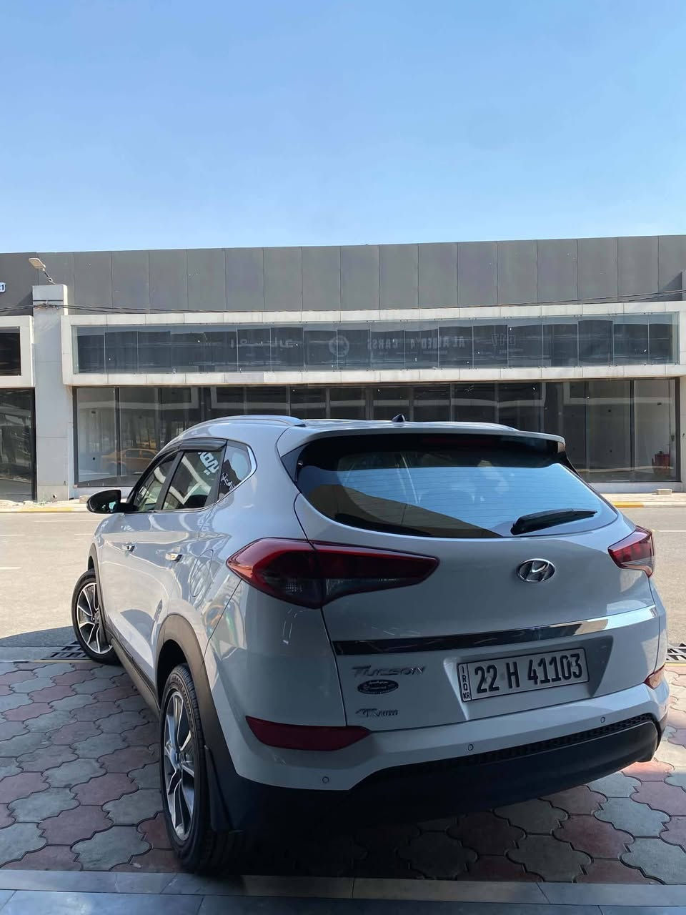 🚗 للبيع: هيونداي توسان 2018 🚗
اللون: أبيض
 الكيلومترات: 93,000 كم 
المحرك: 2.0 بنزين 
ناقل الحركة: أوتوماتيك
 حالة السيارة: ممتازة جدًا، لا تحتاج أي مصاريف
 السعر: (180 ورقة) وبيها مجال 
الموقع: الموصل
📞 للاستفسار والاتصال: [***********]
