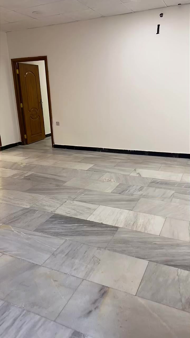 للأيجار عيادة أو مكتب
الموقع الحارثية شارع الكندي
غرف عدد 4 وصالة عدد 2 وحمام عدد 2
أطلالة مباشرة على شارع الكندي تصلح مركز طبي 
للتواصل ***********
