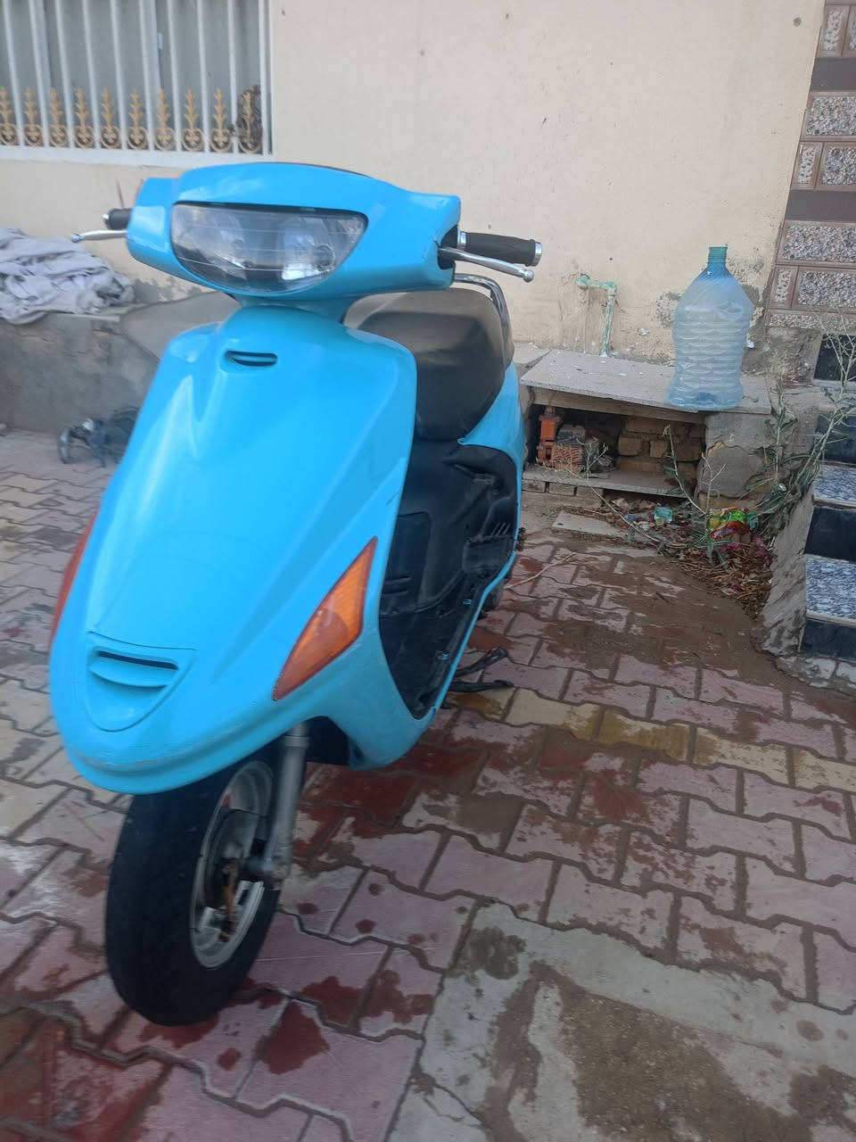 سلام عليكم للبيع دراجه فراشه نثيه الدراجه جاهزه حاويه مكينه مامفتوحه كهربائيات كله شغاله الدراجه حلوه سلف هندر اشاير لايت عالي ناصي قفل استيرن قفل جنطه تايرات جدد الدراجه ماعيزه شي السعر 400 وبيها مجال للشراي العنوان ديوانيه اخصيمه متواجد خاص وعل رقم ***********
