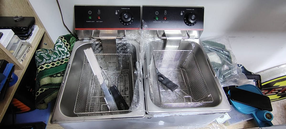 قلايه كهربأيه عشره كيلو جديده غير مستخدمه للاستفسار اتصل***********
