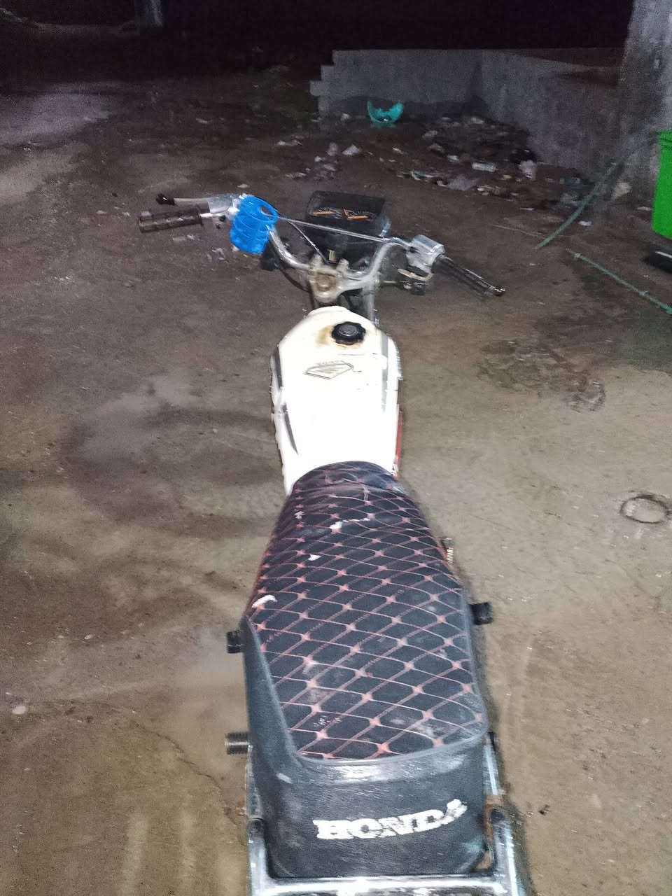 سلام عليكم ورحمه دراجه كير اوراق مابيه شغال هندر واحد كلوبات شغال شاير شغال مستعجل  على بيته نقص بس باتر سعر170وبيه مجال ديالى الخاص الرقم ***********واتساب
