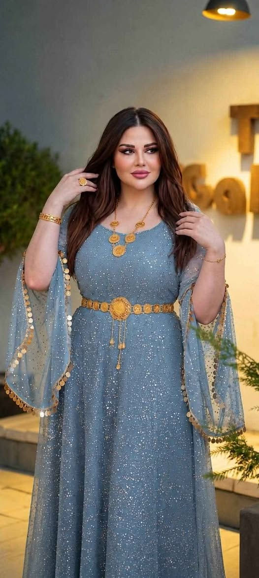 👑 بدلة كردية ملكيةجديدة غير مستعملة
قطعة فخمة تفصال خاص، تصلح للعرايس والمناسبات المميزة

🔹 الطقم: تجي كاملة ويا الحزام الذهبي الملكي قطعتين
🔹 الخامة: شيفون ثقيل مبطن، مريحة باللبس وشغلها نظيف 
📌 الحالة: جديدة 100% غير ملبوسة نهائياً، بعدها بالكاور مال المصممة
مناسبة لـ: حنة، خطوبة، جلسة تصوير، ملكة
تخلي الطلة فخمة وراقية بدون ما تكون أوڤر

📍 مكاني بغداد - توصيل موجود لكل المحافظات 🚚  
📩 للاستفسار على  الخاص

القطعة متوفرة وحدة فقط بغداد, العراق


**إذا كنت صاحب هذا الإعلان وتريد حذفه لأي سبب، رجاءا أرسل رسالة إلى الدعم الفني**