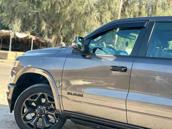 دوج رام لمتد 2023 ( لون مميز )

العداد ( 36.000 km )
رقم بغداد 

‏‎المحرك : V8 5.7L . تو ويل 
‏‎المواصفات لمتد  : 1/1 البانوراما  
جكات كشنات امامية خلفية تدفئة تبريد فول الفول معروفة مواصفات لمتد 

السيارة : مغلفة ppf بلكامل 
الضرر : ضربه بلدعاميه الخلفيه و الامامية
 بدون ايرباك 

بيع فقط

للاستفسار الاتصال على 

***********واتساب او اتصال فقط 

سعرها : 430 ورقة  
اربع شدات وثلاثون  ورقه
مكان السيارة :بغداد الغزاليه 

السيارة جدا مميزة وجميلة وبالعافية عل ياخذها ♥️
