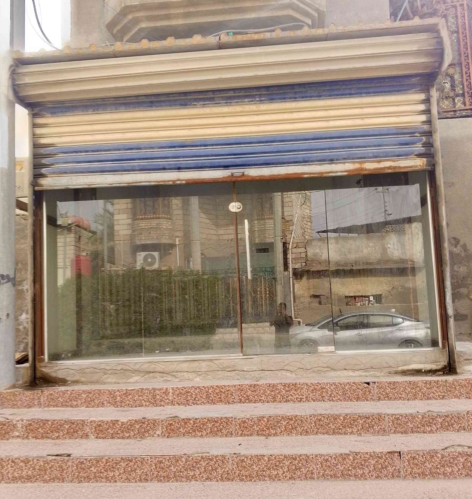 سلام عليكم محل للأيجار سعر ليجار 150 الف طول المحل 6 امتار و العرض 4 امتار العنوان خمسة ميل شارع الصناعية يم تصوير ضوء القمر بل جمعيات للأستفسار راسلني على الواتساب ***********
