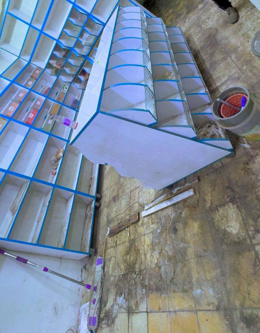 للبيع مجموعة متكاملة من التجهيزات والعوارض (الفاترينات) بحالة ممتازة، مثالية لأصحاب المحلات

فاترينات عرض: عدد (45) فاترينة، مصممة لعرض المنتجات.

ميز دخل كبير: بطول (3 متر)، يوفر مساحة عمل واسعة ومنظمة.

عارضة كرزات: مخصصة لعرض المكسرات والكرزات

عارضة أوزان:لعرض البهارات او الجكليت.

عارضة خلف الدخل: توضع خلف ميز الدخل لعرض المنتجات المميزة أو الأكثر مبيعاً.
العنوان ميسان المجر الكبير 
للأستفسار الأتصال على الرقم

***********
