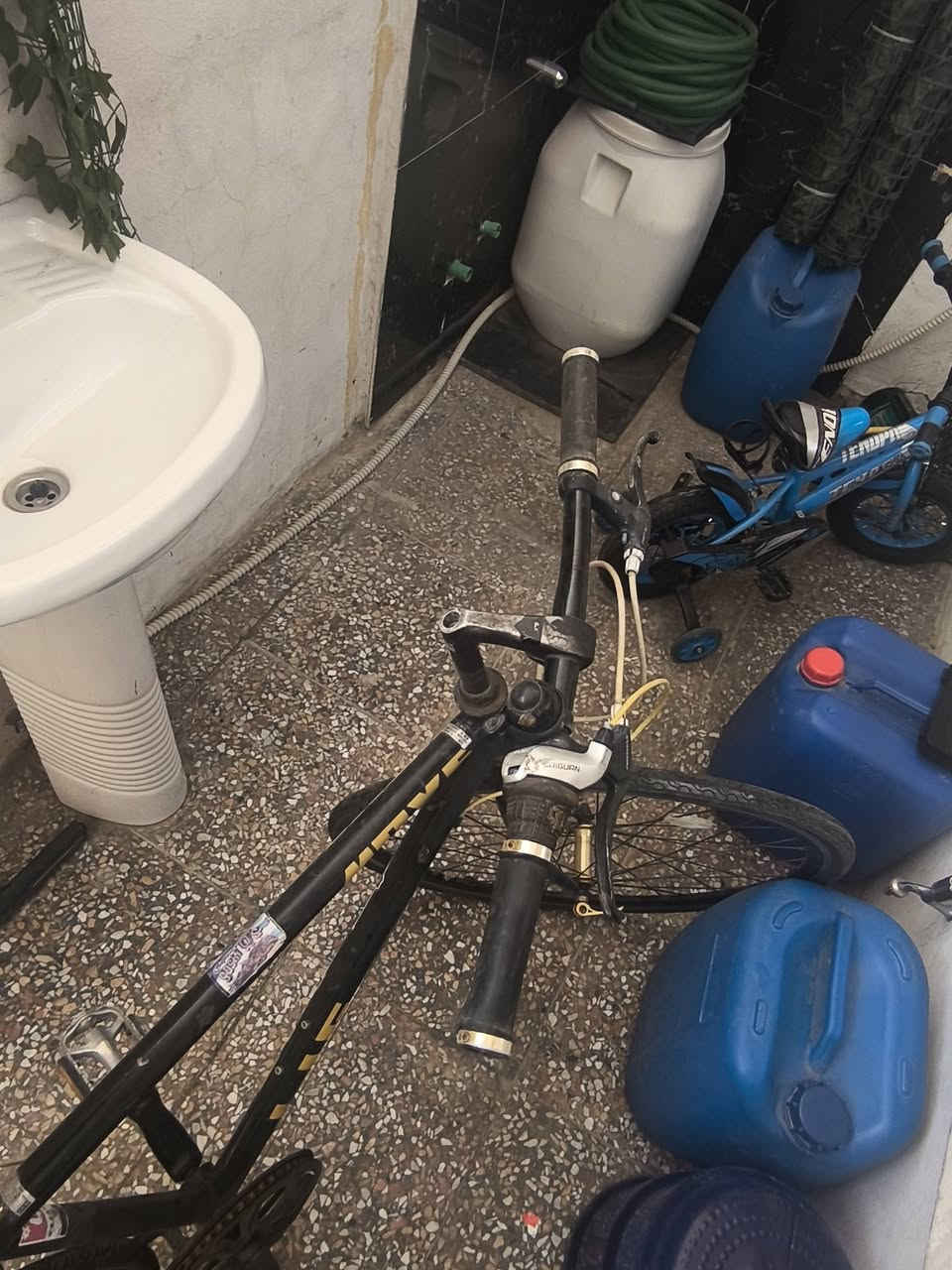 السلاع عليكم هذه بايسكل c700 بايسكل نضيف سريع بس تركته شهر استعمال بسيط طالب بي سعر 75 والله اني مشتري 150
رقمي/*********** بي واتساب ماكني بغداد شهداء السيديه
السلاع عليكم هذه بايسكل c700 بايسكل نضيف سريع بس تركته شهر استعمال بسيط طالب بي سعر 75 والله اني مشتري 150
