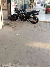 cb400 للبيع  الدراجة مكفولة عارضهه 15$ وبيهه مجال عرضتهه لان محتاج فلو...