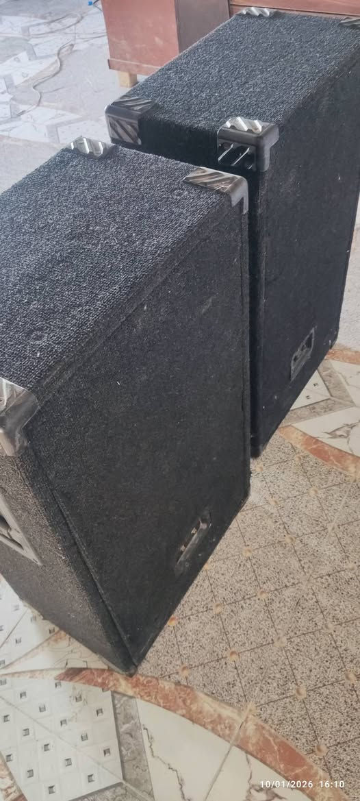 سلام عليكم
زوج ثنائي نضافتهن موضحه بالصوره شغل درجه اوله ملف اصلي وجهين لبتين ايطالي ولبتين اسوار عنوان سوق الشيوخ ***********
