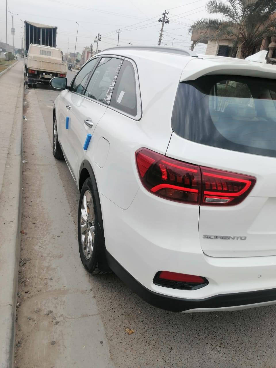 كيا سورنتو   موديل 2020 
كفاله عامه فول مواصفات / عدة البانوراما 
_حجم محرك 6سلندر 
_تحكم ستيرن 
_كروز سرعه
(تحكم سرعه )
_يدات نيكل بلادي 
منظومه زنون بلادية 
_لدات امامي خلفي 
_مري جانبيه شفط كهربائي 
_كشنات جلد بلادي 
_بصمه تشغيل +بصمه ابواب 
_ أشاره ترحيب باليدات عند الاقتراب 
_كشنات كهرباء عدد 2 
_حساسات امامي وخلفي 
_لايت ثلاث عدسات بلادي 
_انظمه قيادة عدد 4
 _سبعه راكب 
_صندوق كهربائي 

_بردات خلفيه بلادي 
 _جام اتو +حاكيه بلوتوث 
 _ويل ستيل حجم 20
_شحن وايرلس 
_ سياره ماشيه 88
مكان سياره بغداد 
رقم الهاتف ***********
السعر 267 وبيها مجال بغداد, العراق
