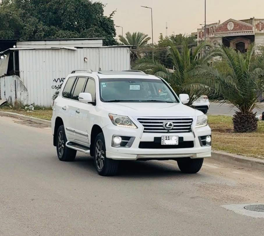 الكزس الموديل (2013) 5700 Lexus برايم اصلية 
مكفولة   رقم بغداد الدولي 
المواصفات فول 1/1  جكااااات 
*بصمة + بصمة ابواب 
*سلايد روف 
*جكااااات
*صندوق كهرباء 
*كامرات عدد 5 
*كشنات امامية كهرباء 
*داخل قرميدي 
*كشنات الخلفية كهرباء 
*كراسي خزن ميموري 
*شاشات عدد 3 
*استيرن كهرباء  + تحكات جهتين
*فور يل  4*4
*كشنات تدفئة تبريد
*رادارات امامية وخلفية وجوانب
*حساسات امامية وخلفية 
*ثلاجة + ثلاث انظمة القيادة
*نقطه عمياء +مري شفط
*تشغيل عن بعد +طفاية
*زينون +تدفئة استيرن 

السعر   375  وبيها مجال 
الاتصال على رقم  *********** 
مكان السيارة بغداد
